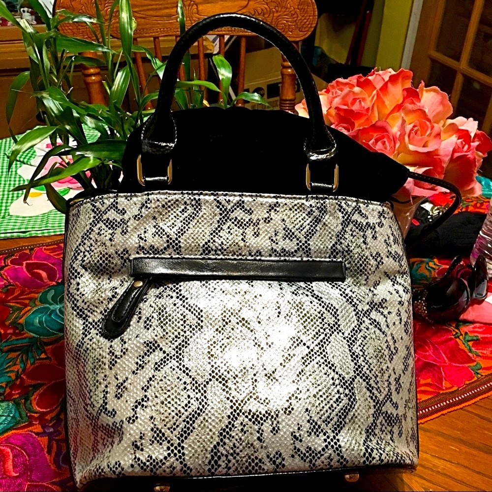 Studded Drawstring Snake print Purse! New! - Picture 4 of 5